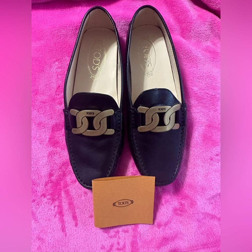 Authentic Italian made TOD’s  Gommini Catena Anello Metal loafer